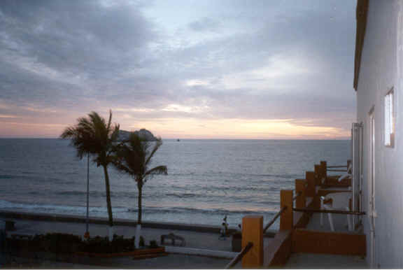 Sunset boven de Pacific vanaf ons balkon in Hotel La Siesta